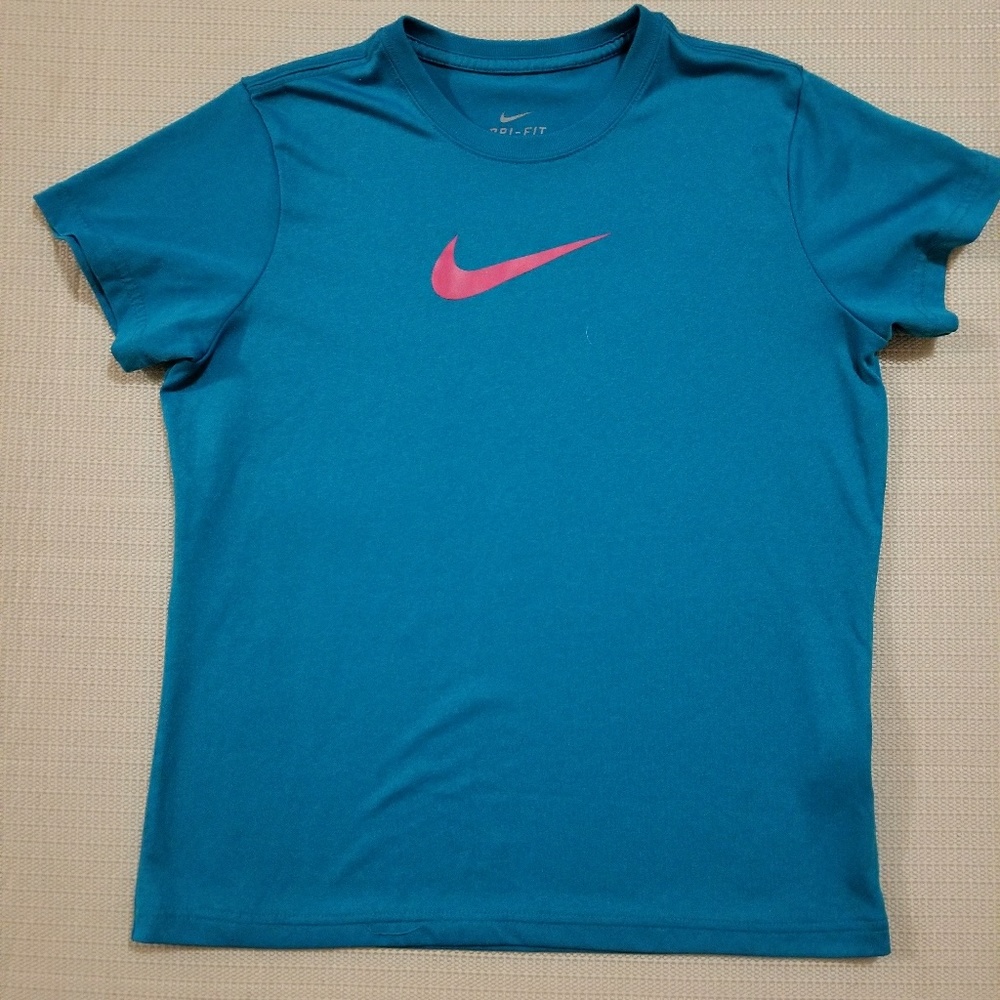Nike girl shirt